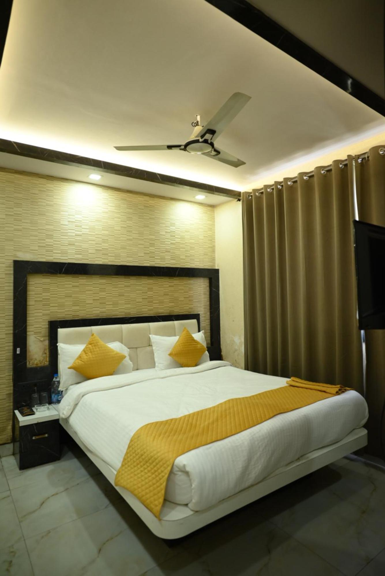 Kings Inn Hotel Ранчи Экстерьер фото