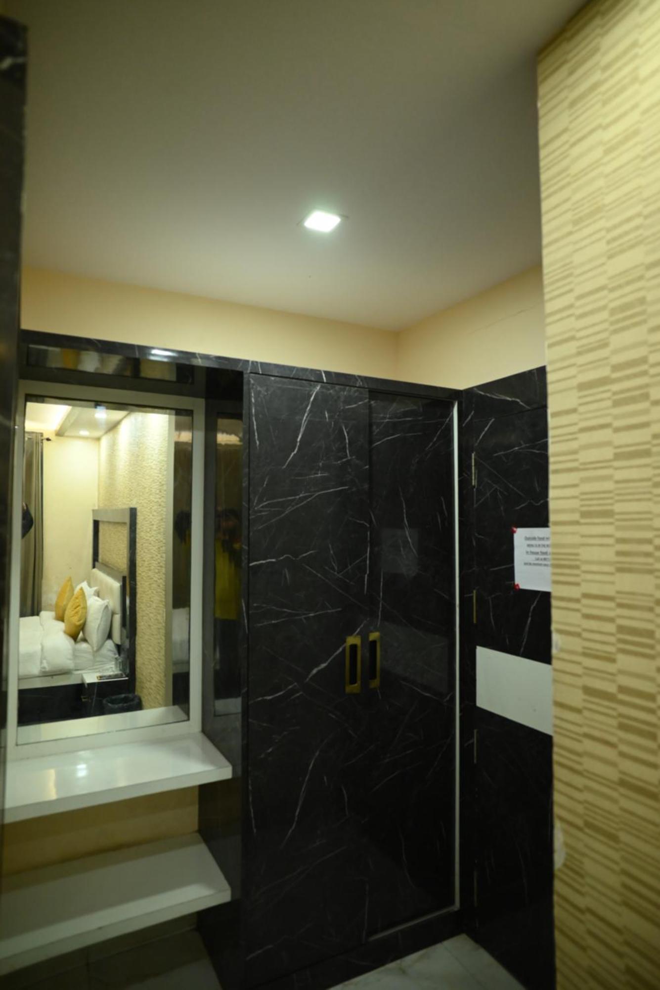 Kings Inn Hotel Ранчи Экстерьер фото