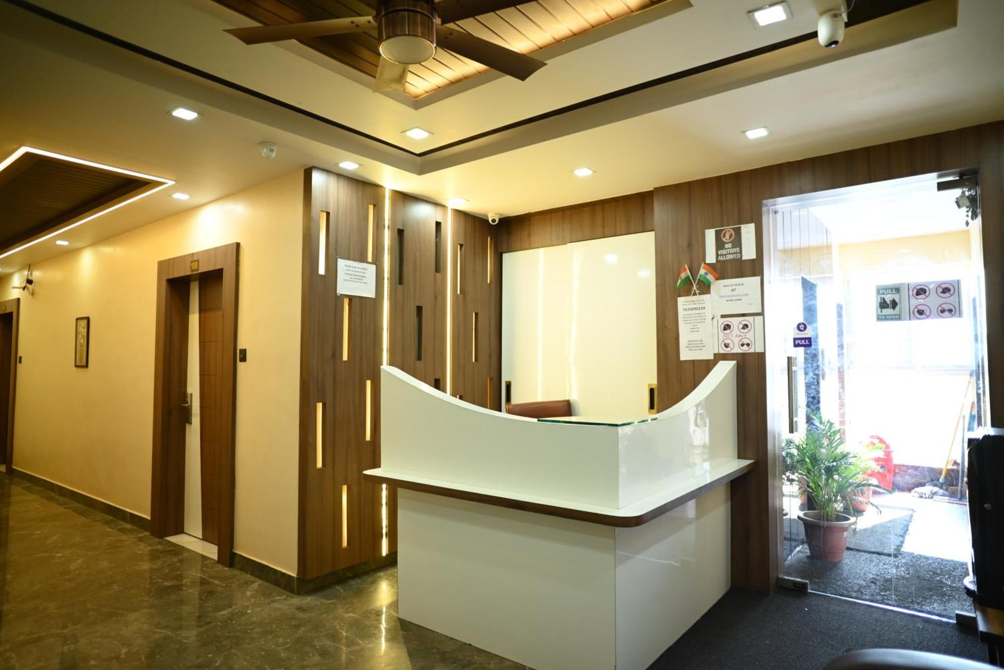 Kings Inn Hotel Ранчи Экстерьер фото