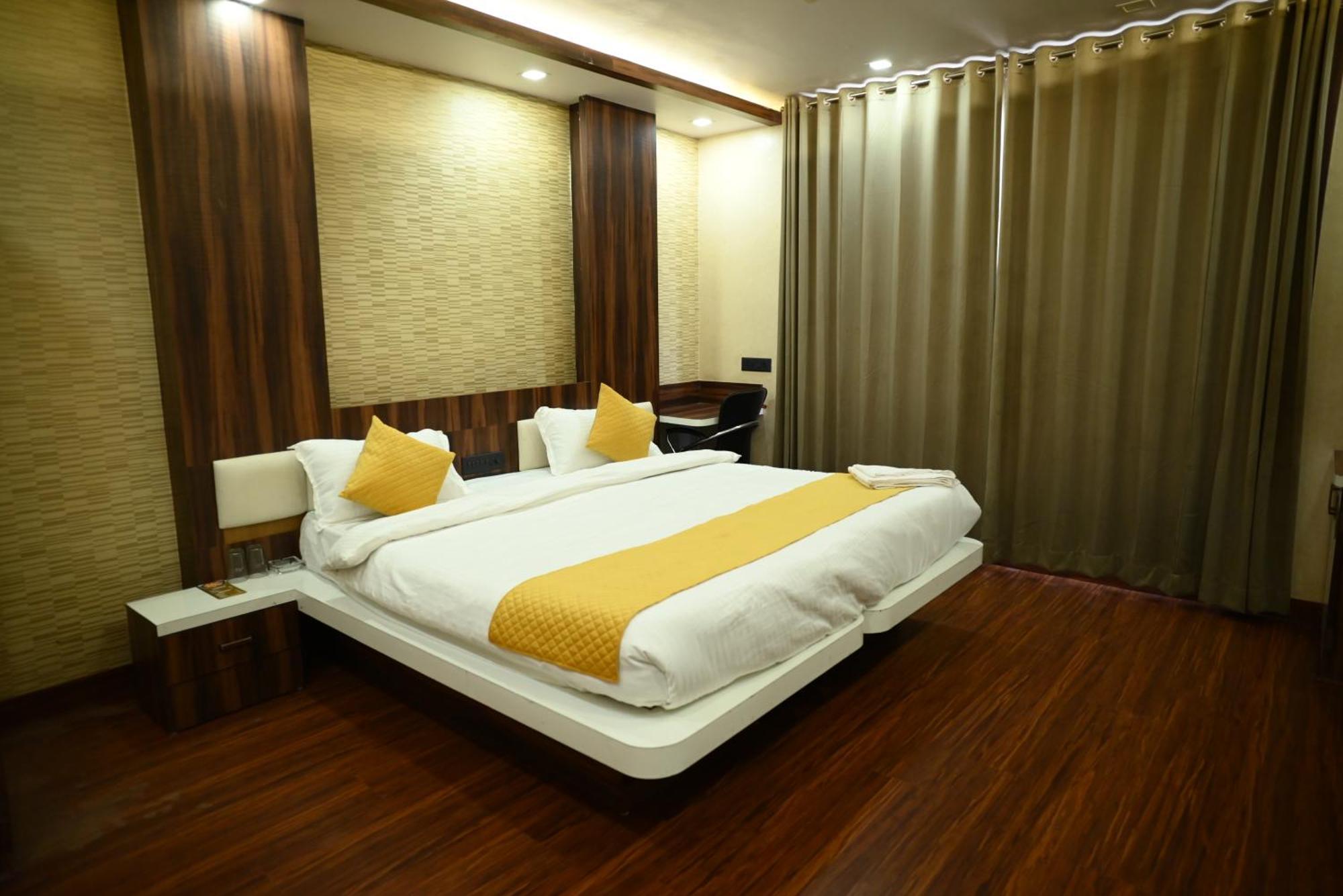 Kings Inn Hotel Ранчи Экстерьер фото